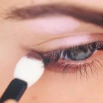 How to apply eyeshadow