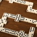 How to play dominoes